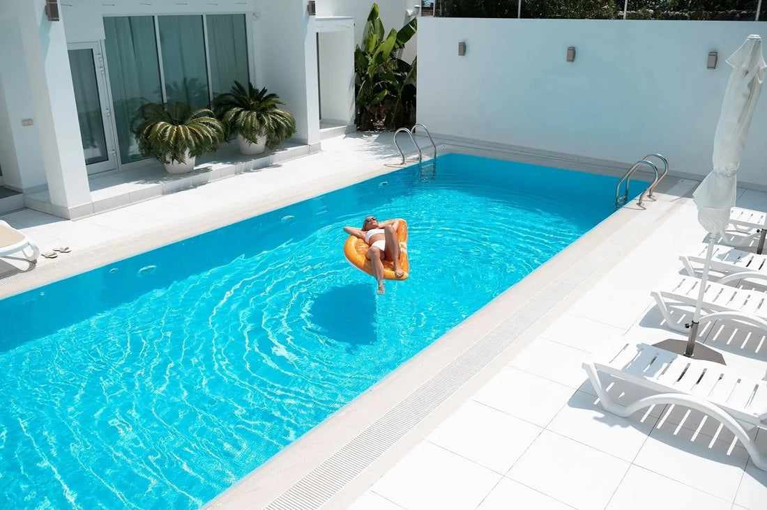 How Does a Salt Chlorinator Work in a Pool?