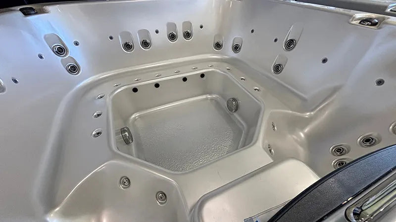 myDelight | 7 Person Spa | Sapphire Spas, Pool World Australia