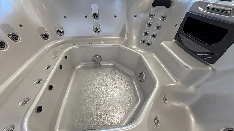 myDelight | 7 Person Spa | Sapphire Spas, Pool World Australia