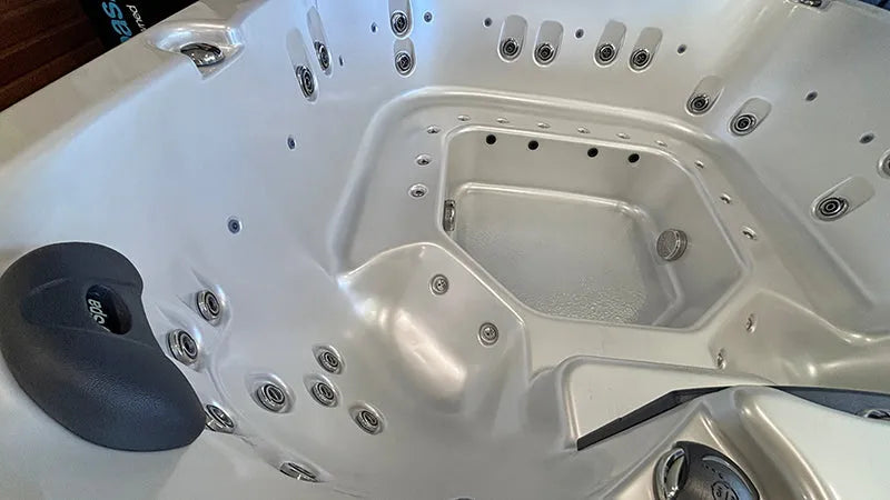 myDelight | 7 Person Spa | Sapphire Spas, Pool World Australia