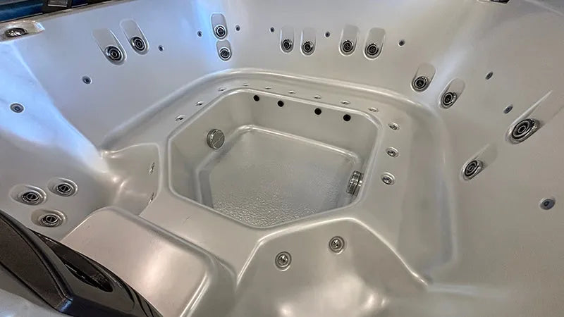 myDelight | 7 Person Spa | Sapphire Spas, Pool World Australia